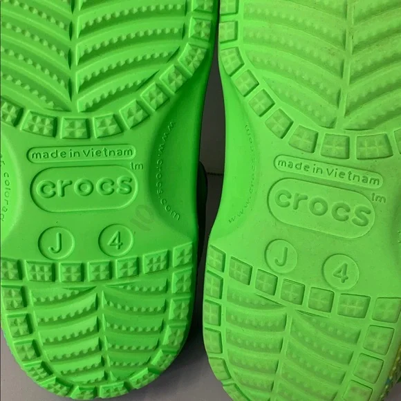 CROCS Blue and Green Classic Digi Block Mosaic Design 36/37 Junior Size 4 - Picture 7 of 9